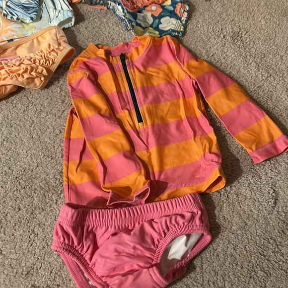 3 Bathing suits - Picture 8 of 9